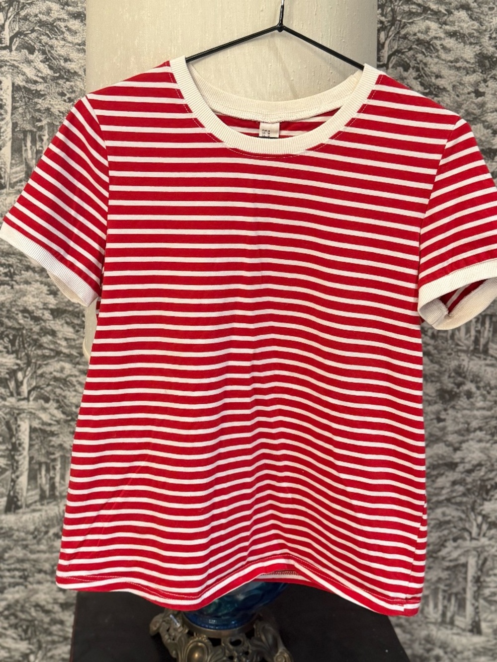 ❤️ Red & White Striped Tee | Size M | Classic Casual Top